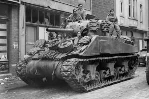 a_sherman_tank_of_8th_armoured_brigade_in_kevelaer_germany_4_march_1945._b15145-5ee92fd41e4040bab305638b2f6b8fcf.jpg